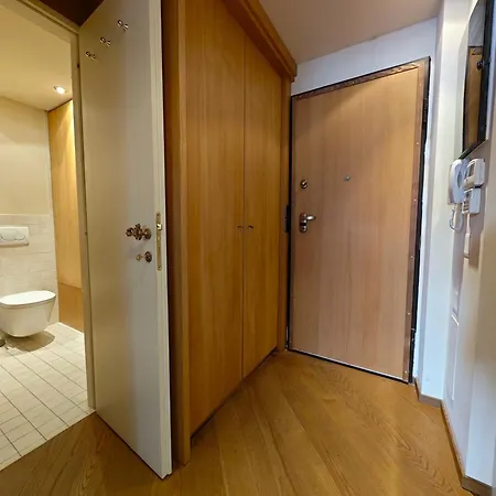 Hostdomus - 007 Apartman Sestriere
